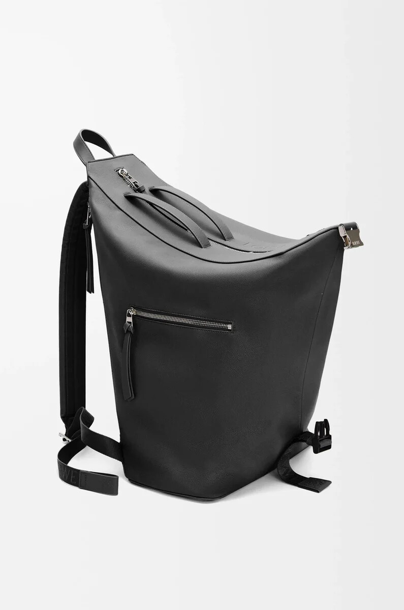 verwandlungsfähiger rucksack aus klassischem kalbsleder in schwarz
