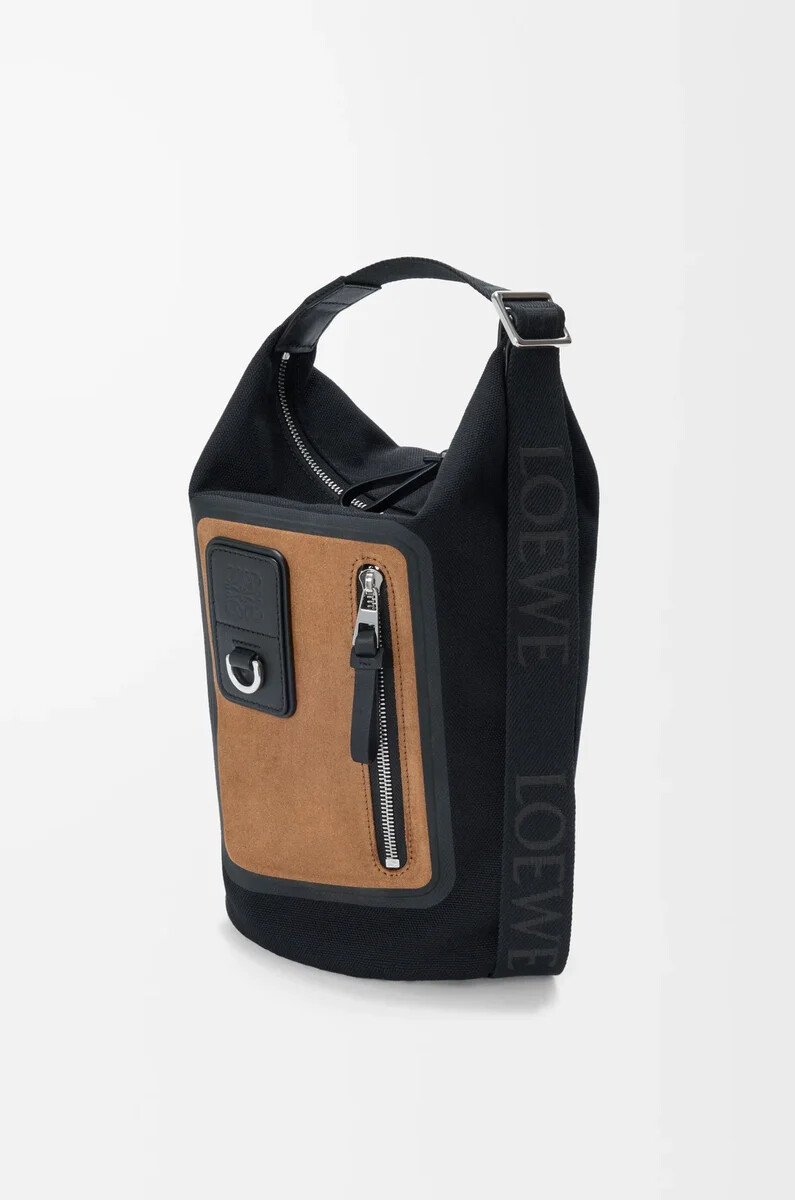 kleiner flex loop bucket bag aus canvas und wildleder schwarzdunkelgold