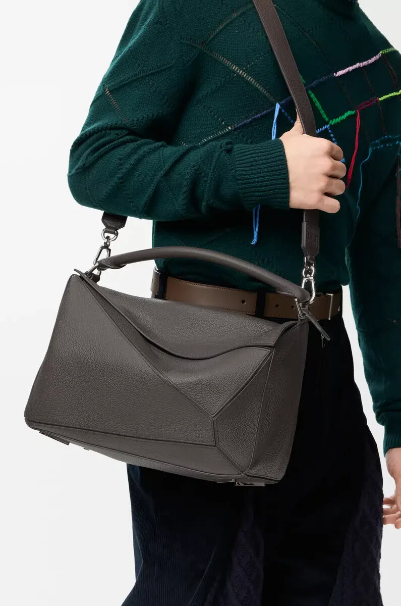große puzzle-tasche aus geschmeidigem genarbtem kalbsleder dunkelgrau