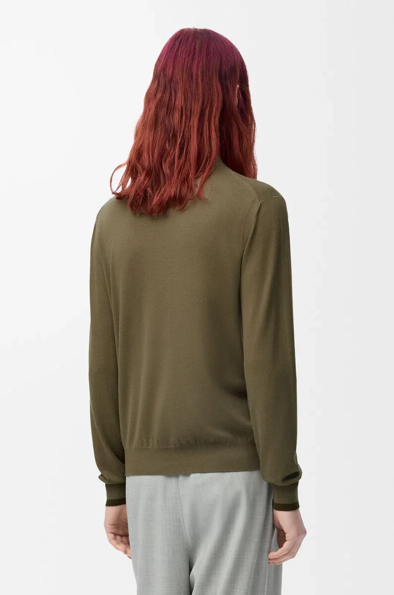 pullover aus wolle grünkhaki