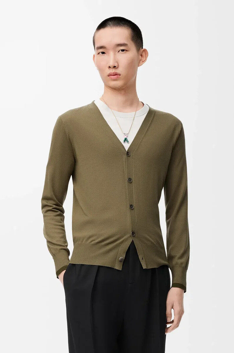 strickjacke aus wolle grünkhaki