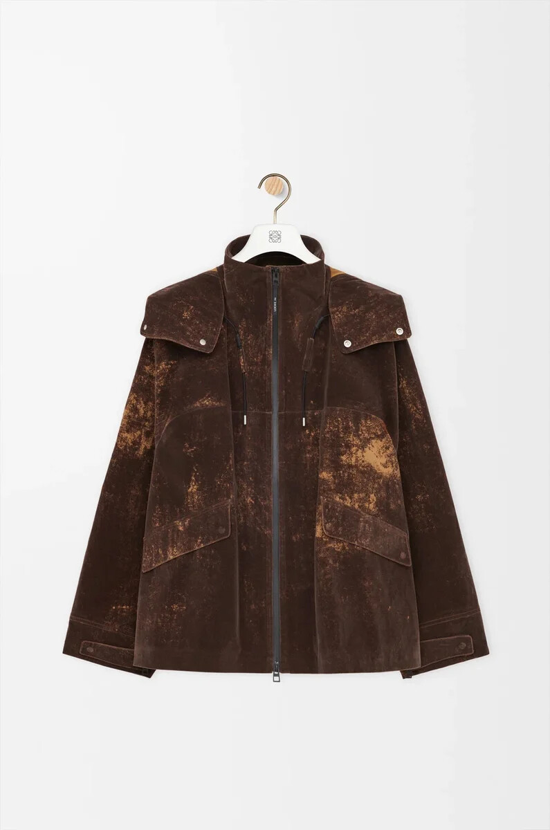 jacke aus beflocktem funktionsmaterial in schokoladenbraun