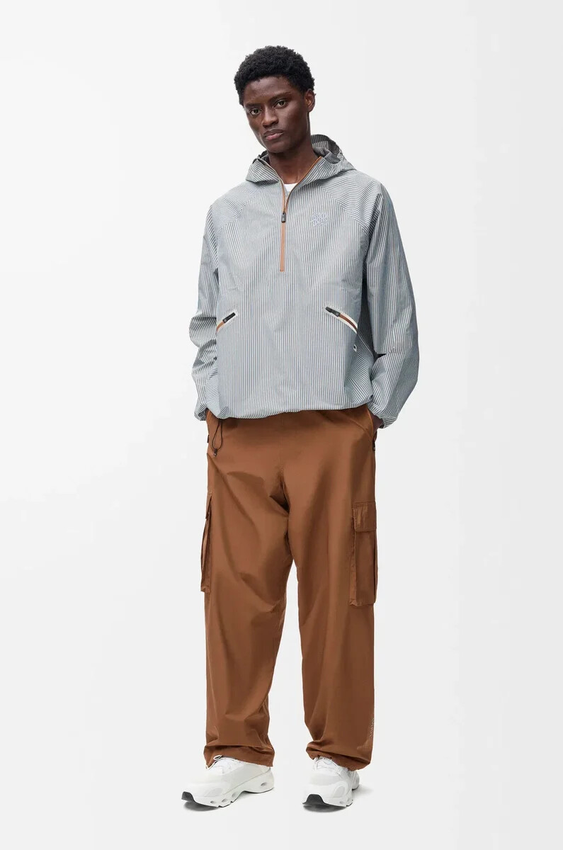storm anorak aus technischem shell beigeblau