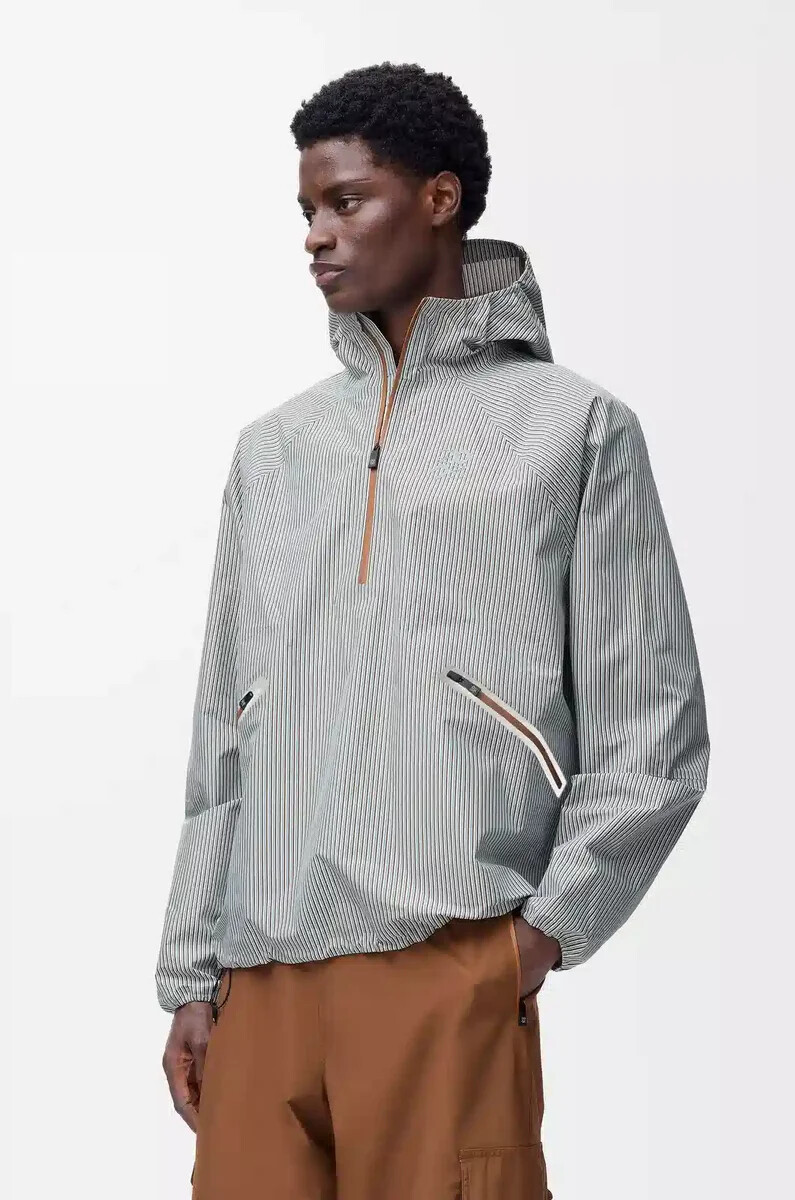 storm anorak aus technischem shell beigeblau