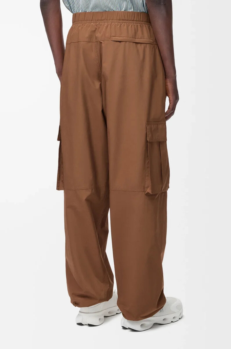 cargohose aus technischem shell-material toffee
