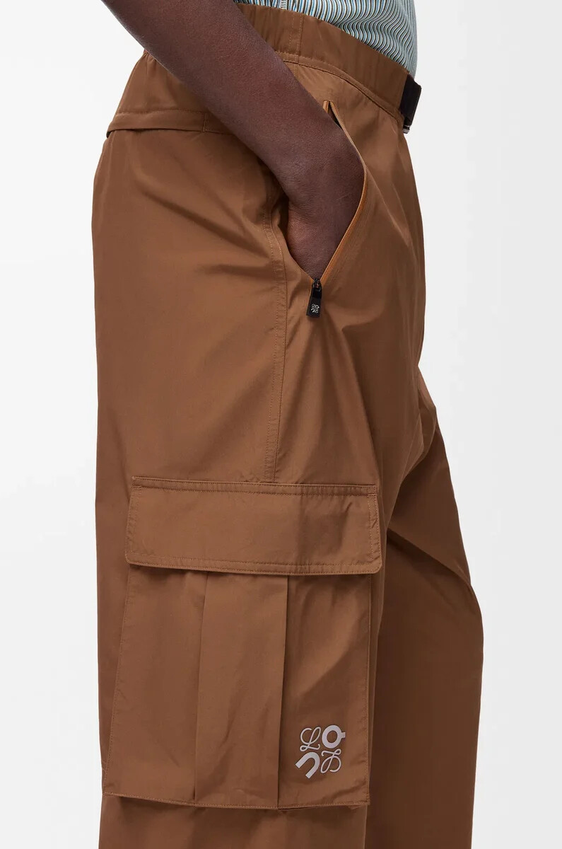 cargohose aus technischem shell-material toffee
