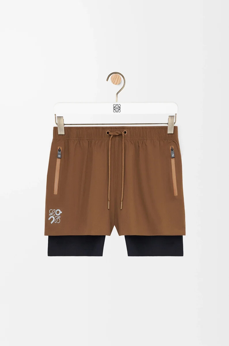performance-shorts aus technischem shellmaterial toffee
