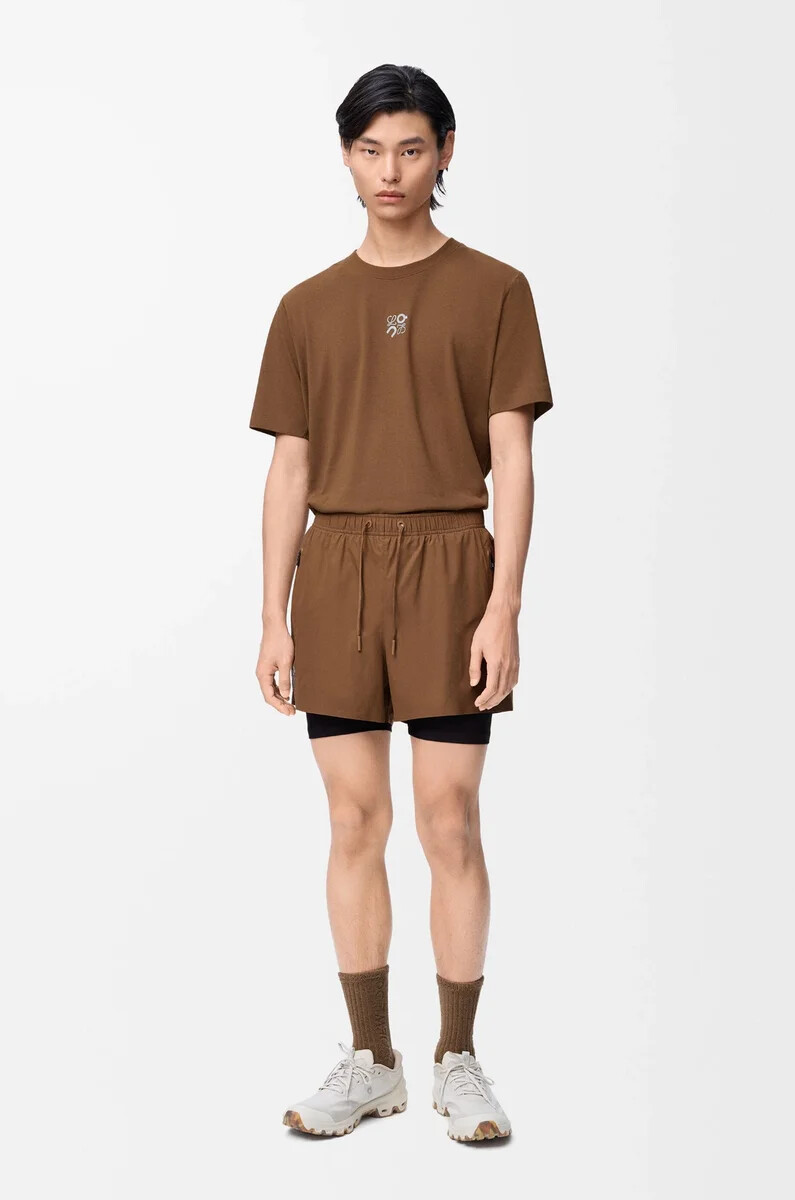performance-shorts aus technischem shellmaterial toffee