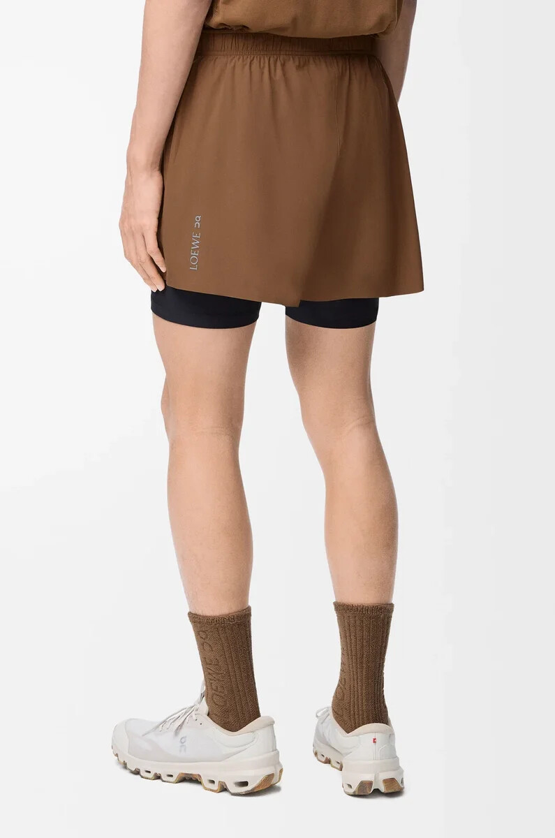 performance-shorts aus technischem shellmaterial toffee
