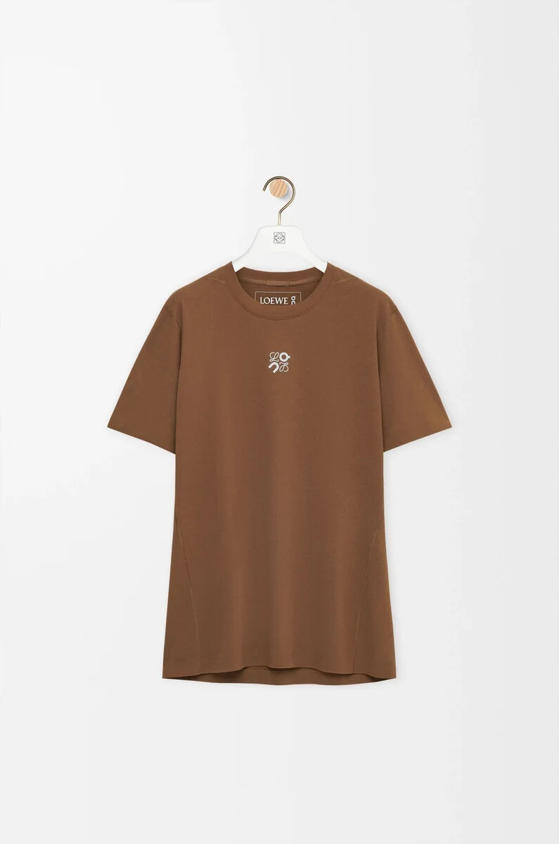 funktions-t-shirt aus technischem jersey toffee