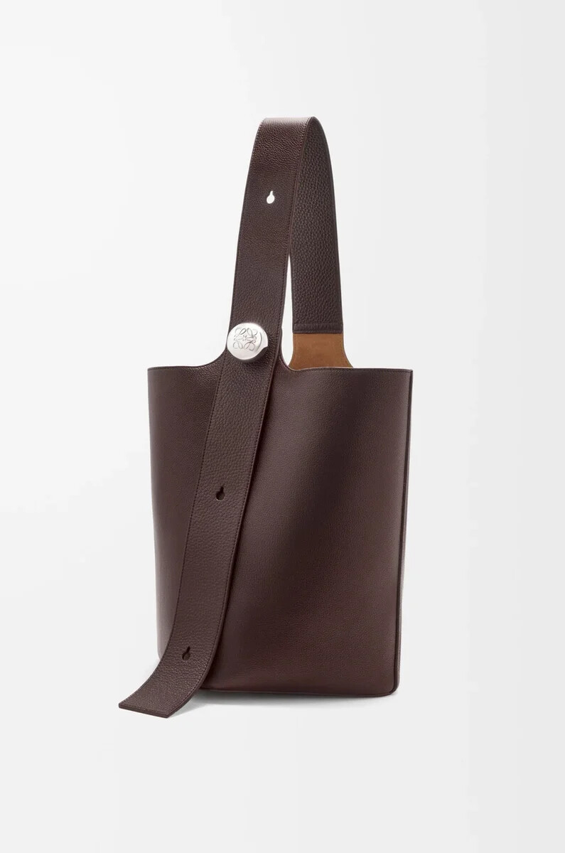 großer kieselstein-eimer aus geschmeidigem genarbtem kalbsleder in oxblood