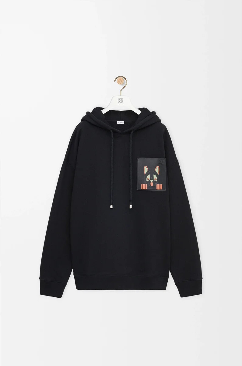 schwarzer hoodie aus baumwolle mit lässiger passform