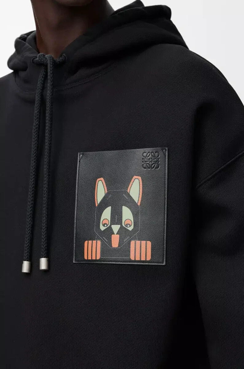 schwarzer hoodie aus baumwolle mit lässiger passform