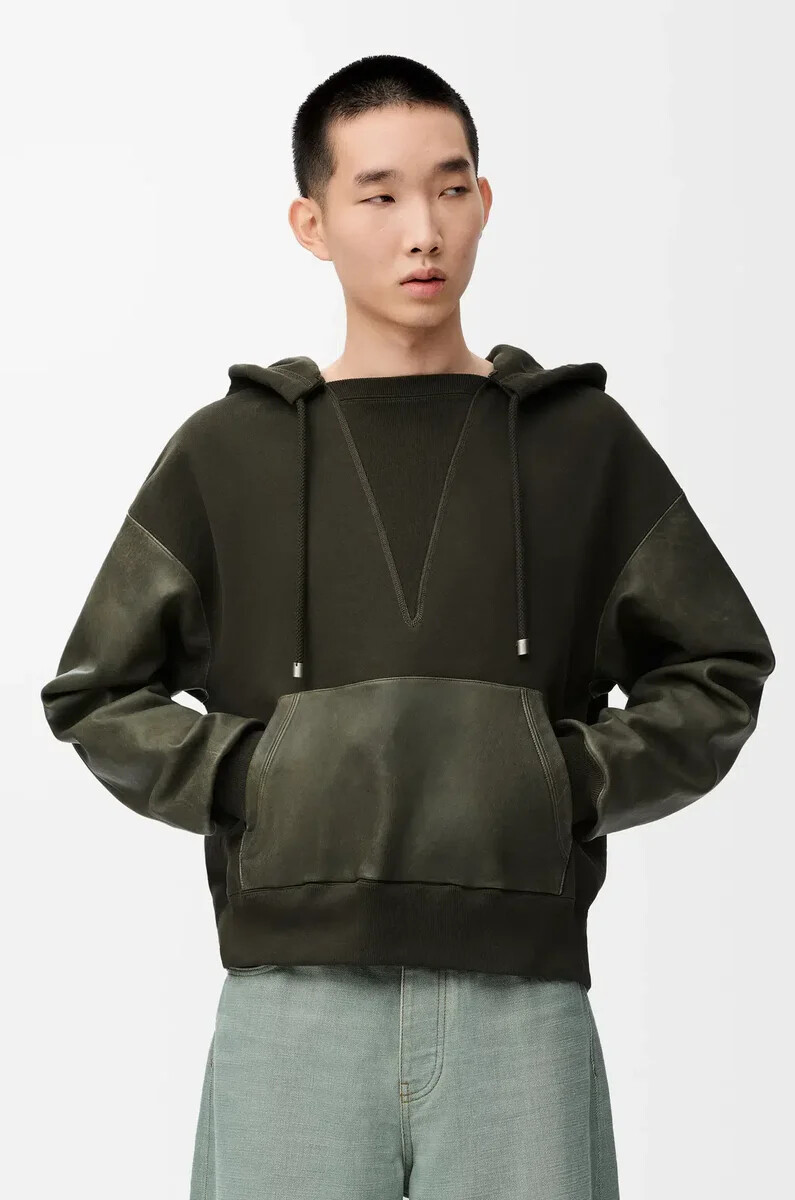 hybrid-hoodie aus baumwolle und nappa-lammleder khakigrün