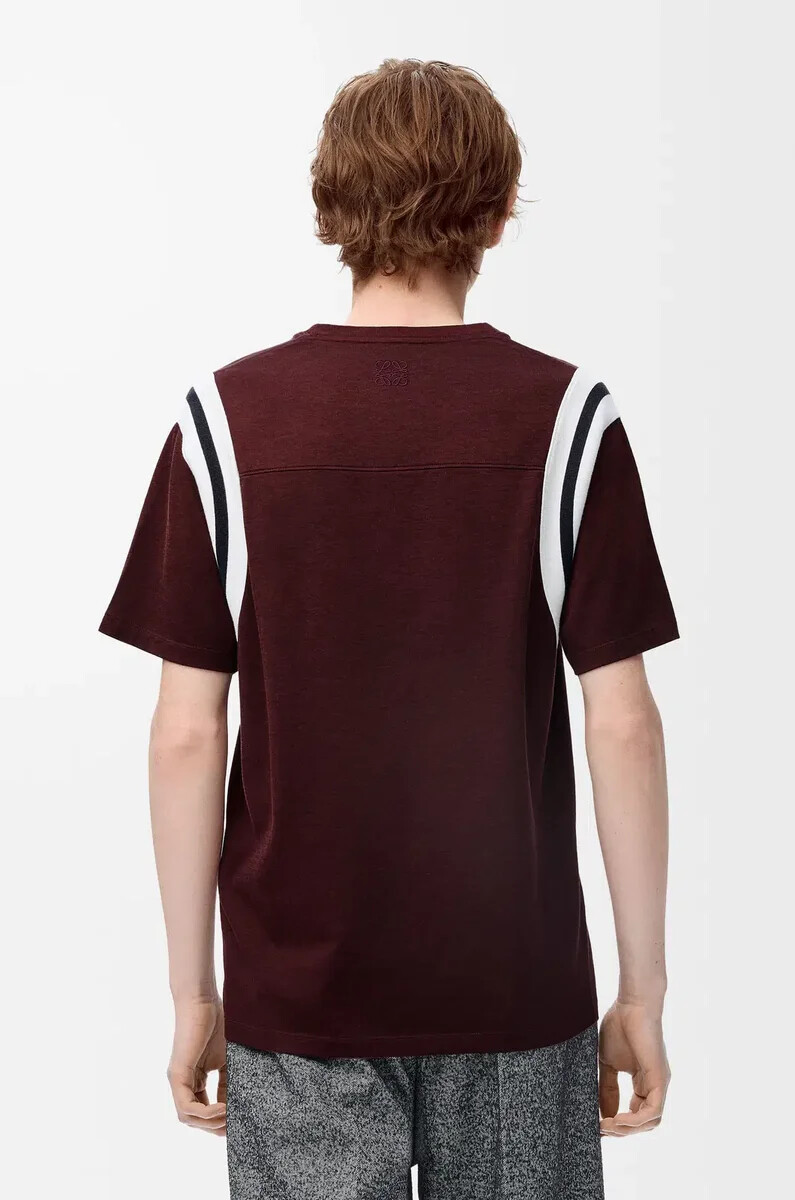 normal geschnittenes t-shirt aus baumwolle und viskose in burgunderrot