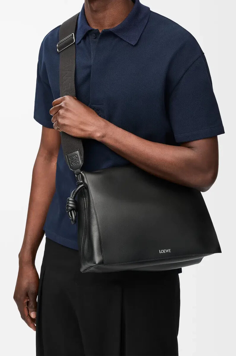 flamenco-tasche aus glänzendem geschmeidigem kalbsleder schwarz