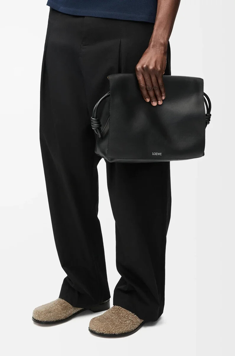 flamenco-tasche aus glänzendem geschmeidigem kalbsleder schwarz