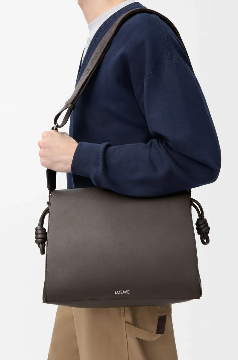flamenco-tasche aus glänzendem geschmeidigem kalbsleder dunkelgrau
