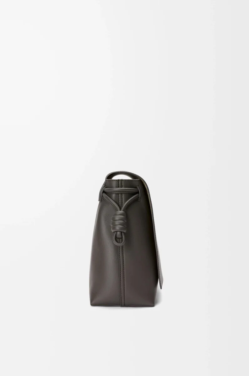 flamenco-tasche aus glänzendem geschmeidigem kalbsleder dunkelgrau