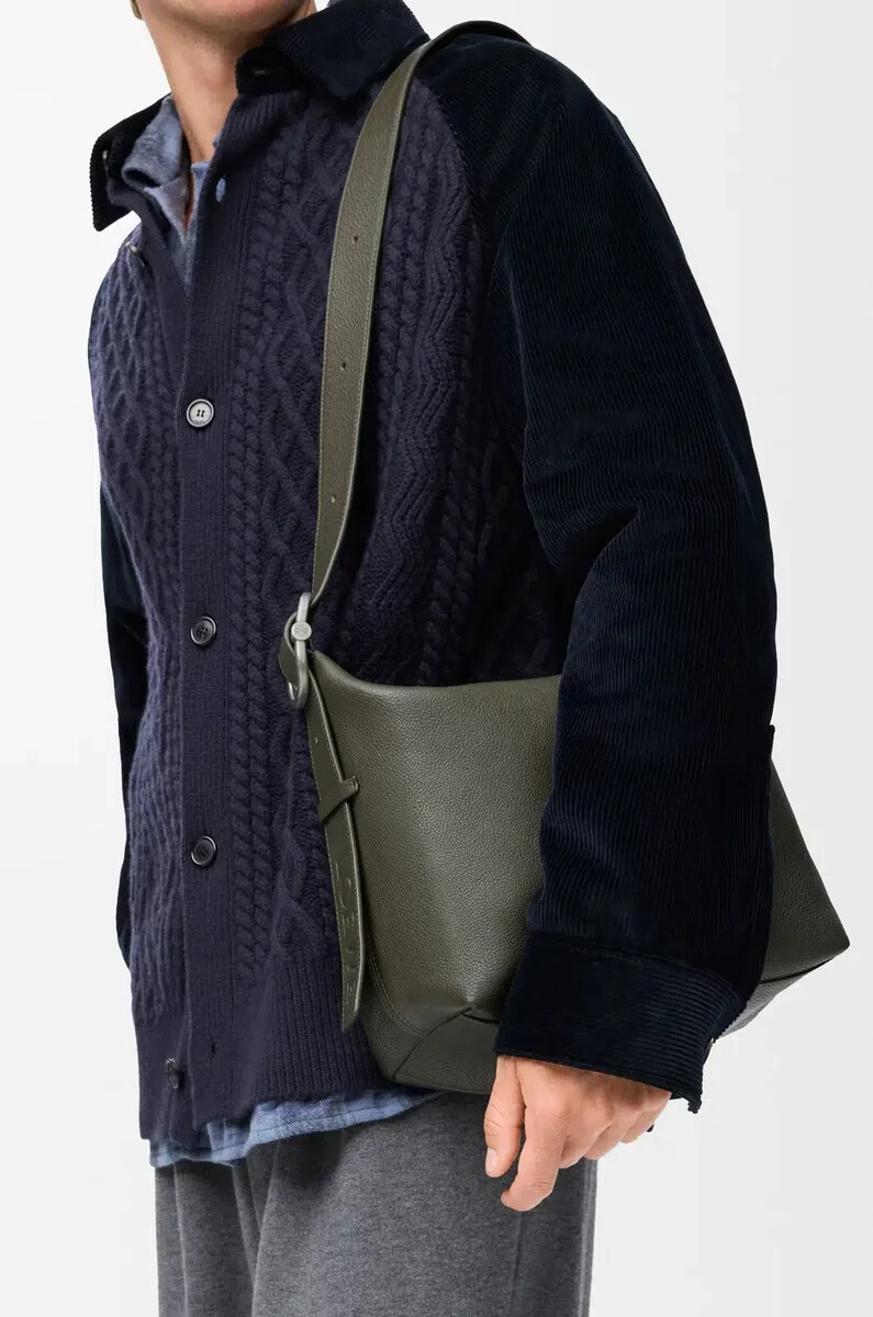 loop hobo-tasche aus geschmeidigem genarbtem kalbsleder in dunkelkhaki
