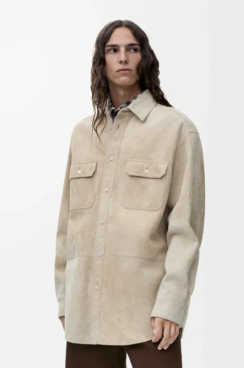 weißes overshirt aus wildlederlammleder