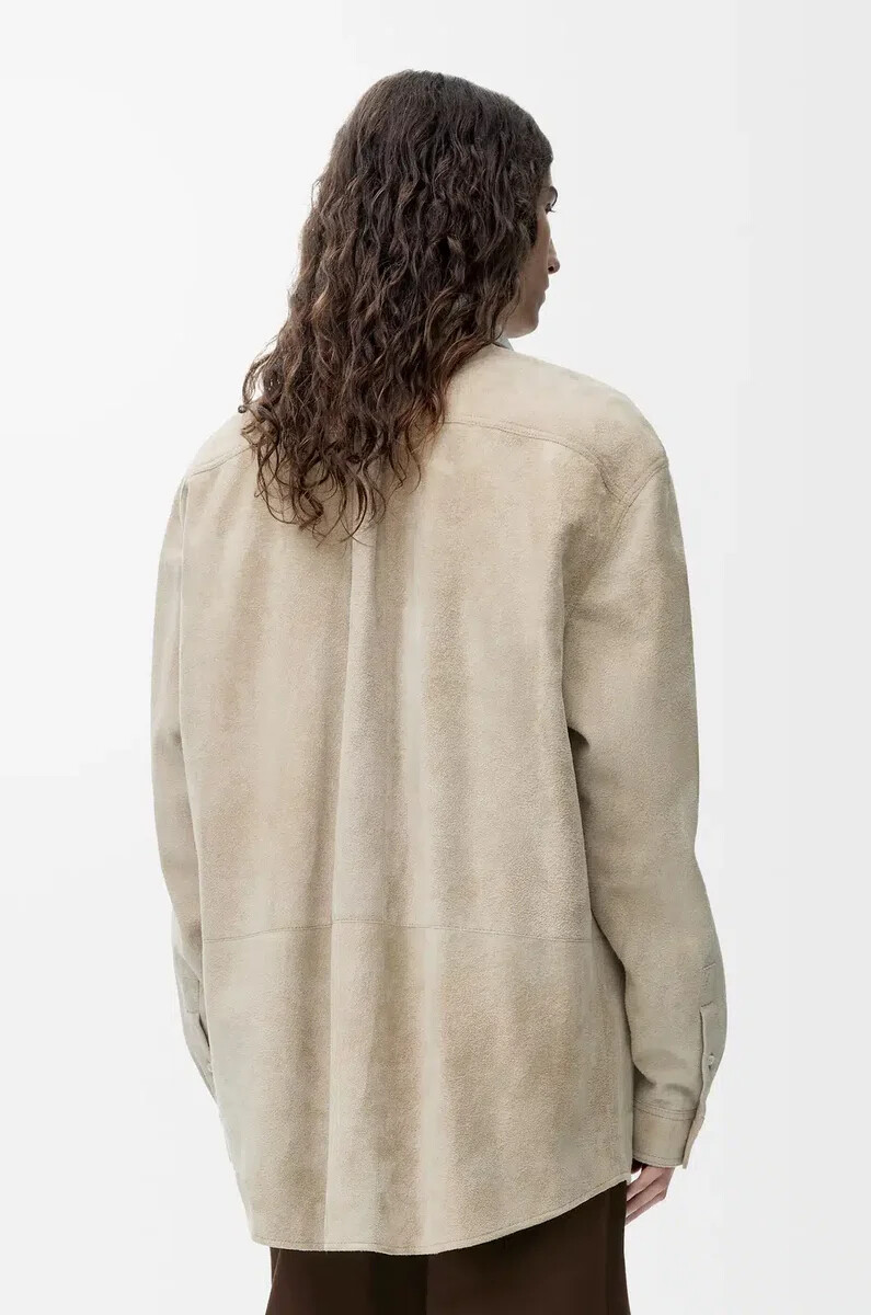 weißes overshirt aus wildlederlammleder
