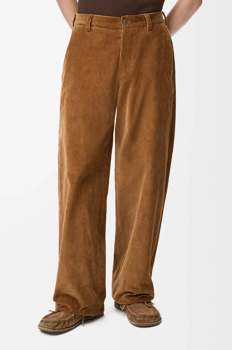 hose aus braunem baumwollstoff