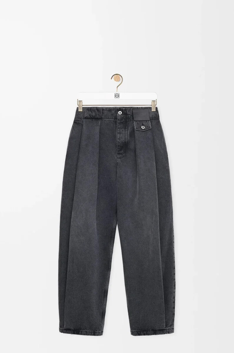 jeans aus schwarzem denim