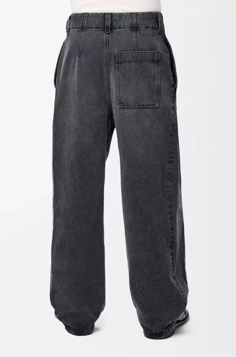 jeans aus schwarzem denim