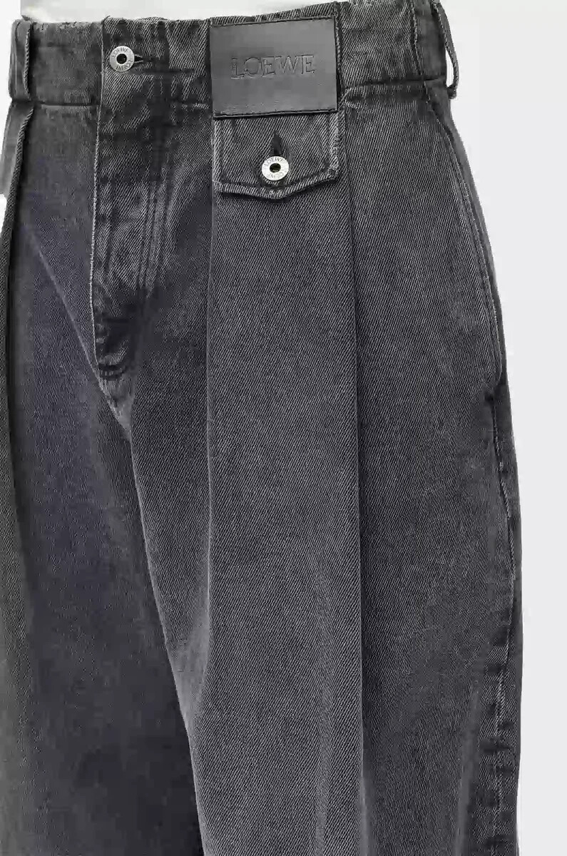 jeans aus schwarzem denim