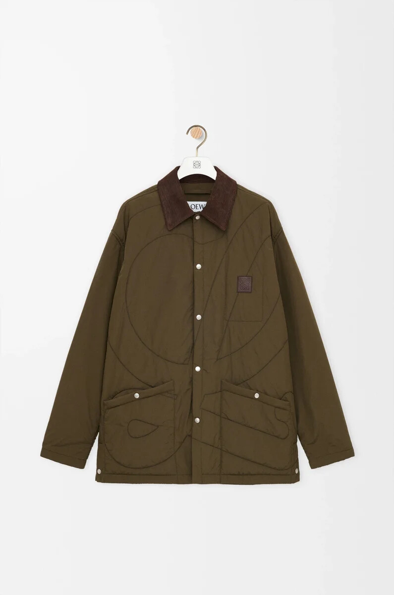 wattiertes overshirt aus technischem shellmaterial in khakigrün