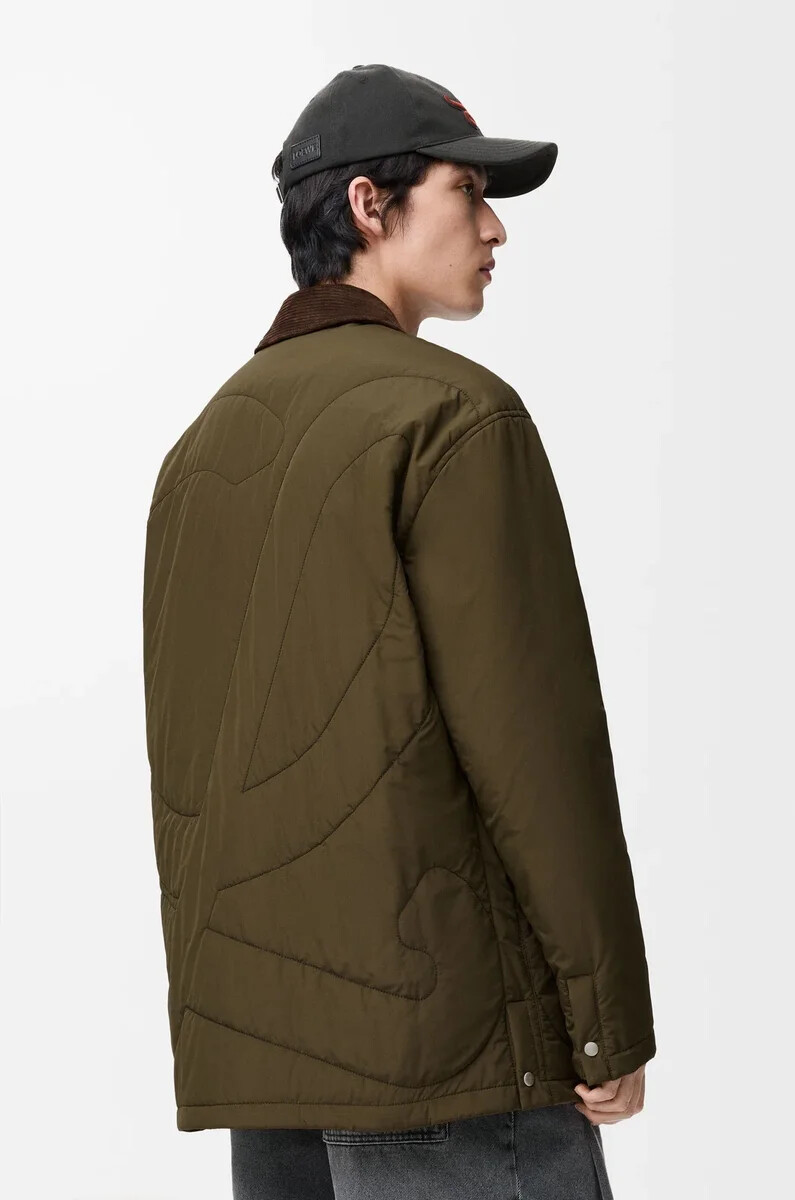 wattiertes overshirt aus technischem shellmaterial in khakigrün