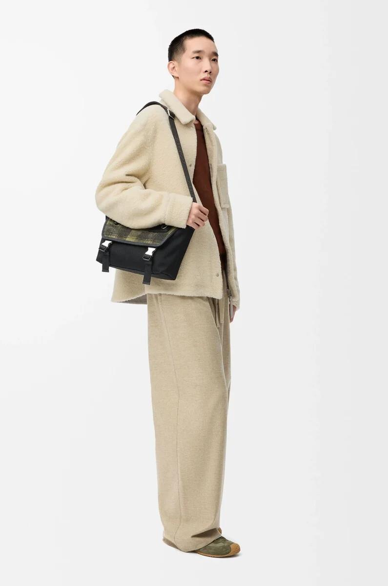overshirt aus hellgrauem shearling