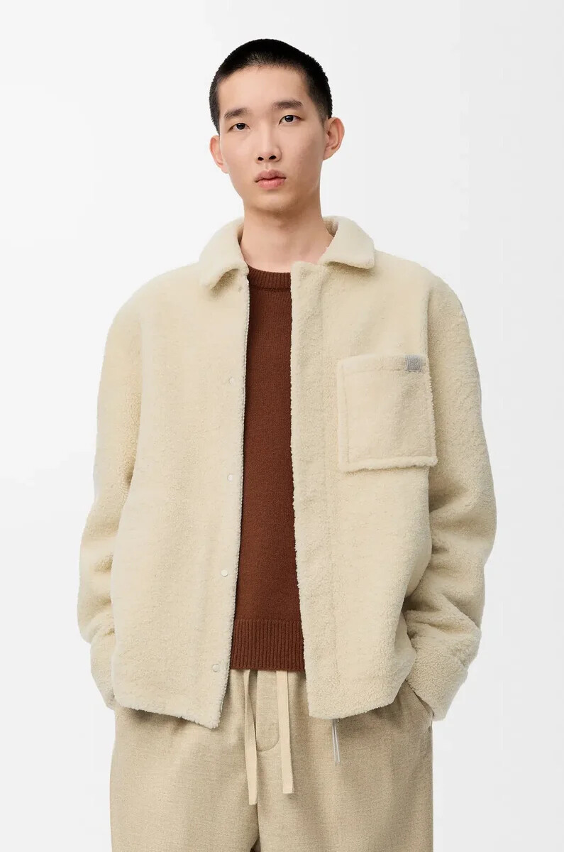 overshirt aus hellgrauem shearling