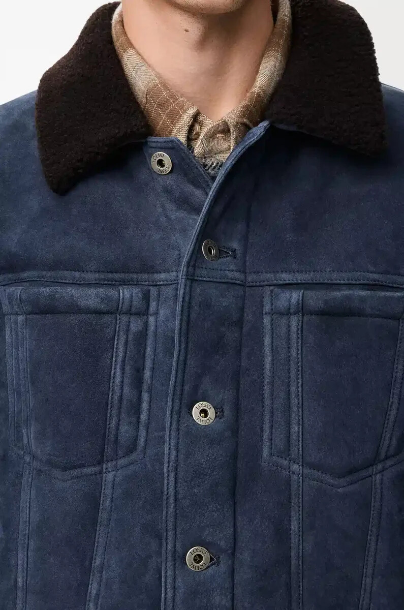 truckerjacke aus shearling marineblaubraun