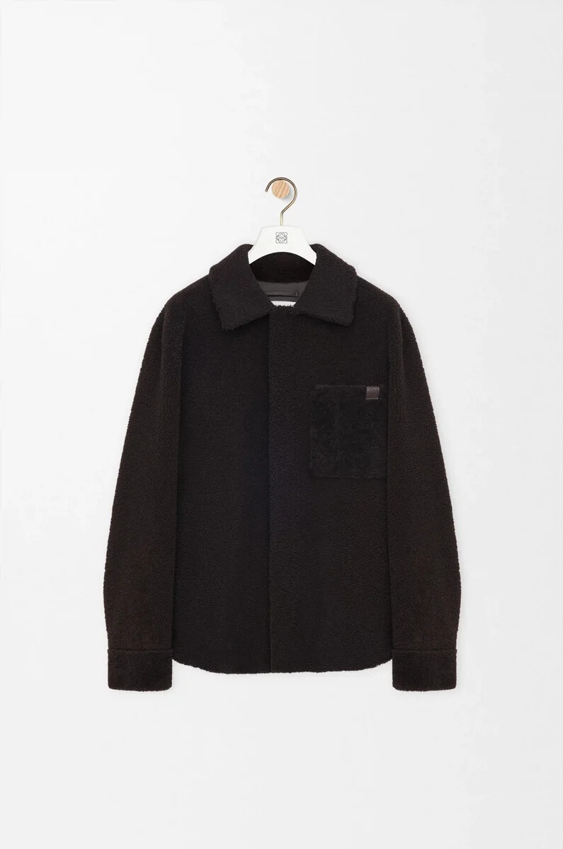 overshirt aus shearling in dunkelbraundunkelbraun