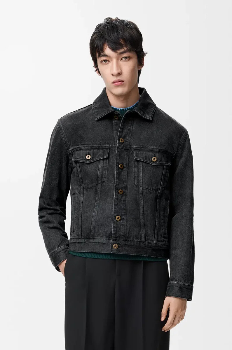 anagram-jacke aus schwarzem denim