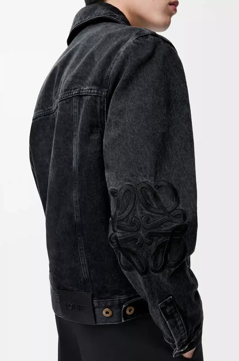 anagram-jacke aus schwarzem denim