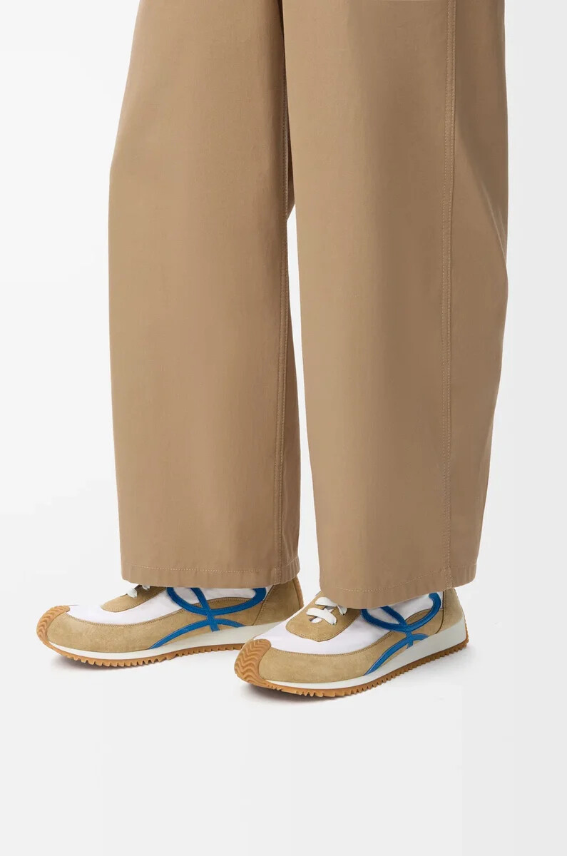 flow runner 2.0 aus nylon und wildleder sandblauweiß
