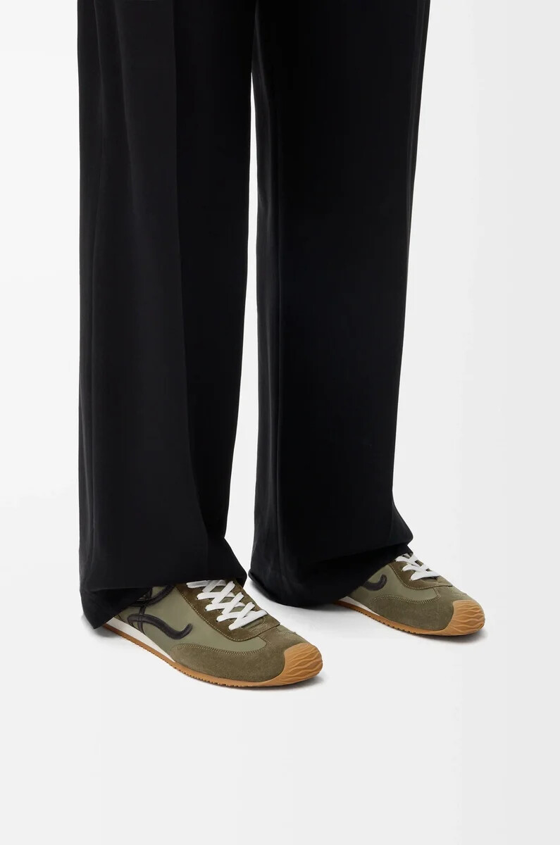 ballet runner 2.0 aus nylon und kalbsleder hellkhakischwarzweiß