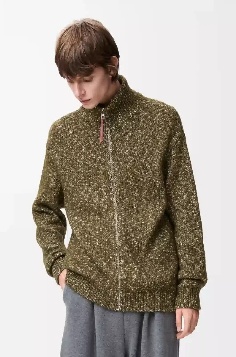 strickjacke mit reißverschluss aus baumwolle leinen und wolle in khakigrün