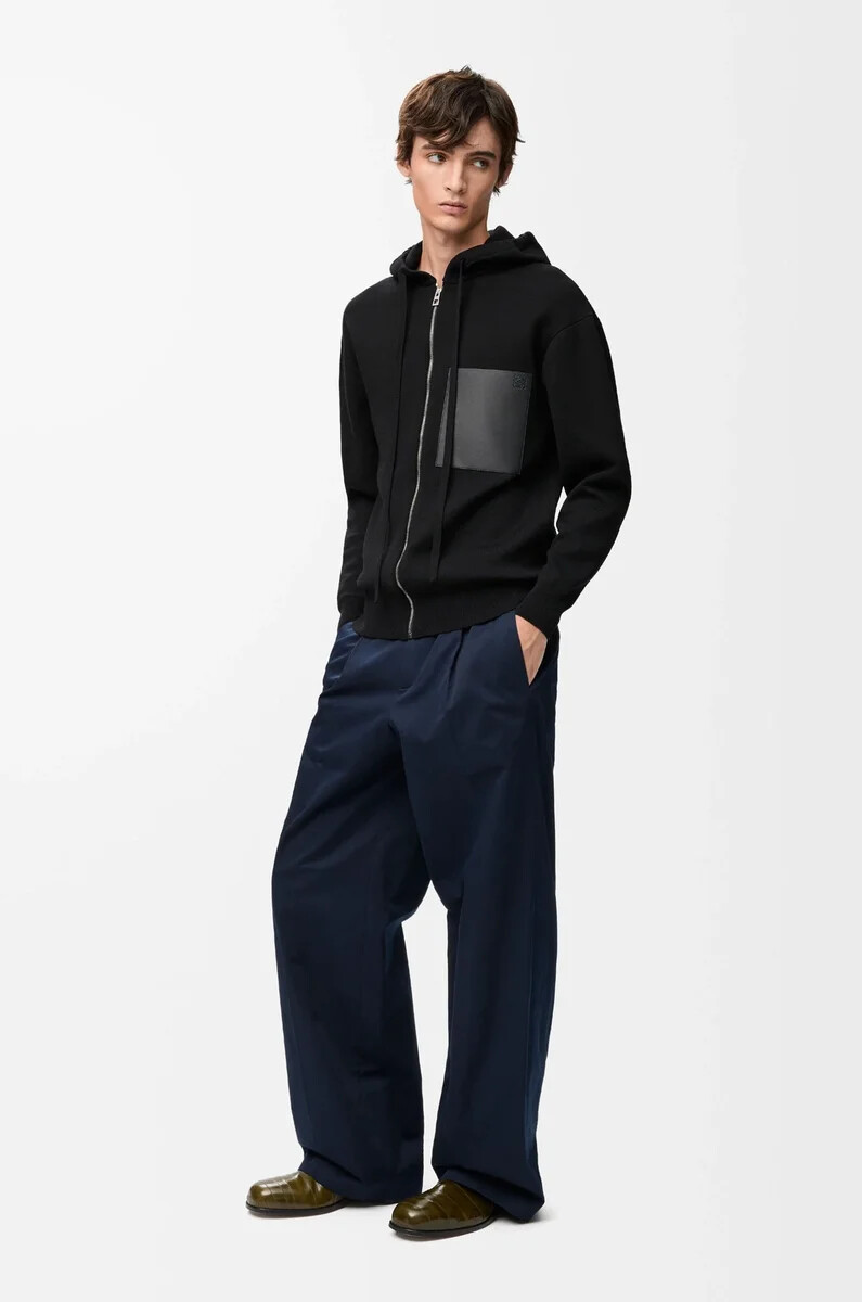schwarzer woll-kapuzenpullover mit reißverschluss